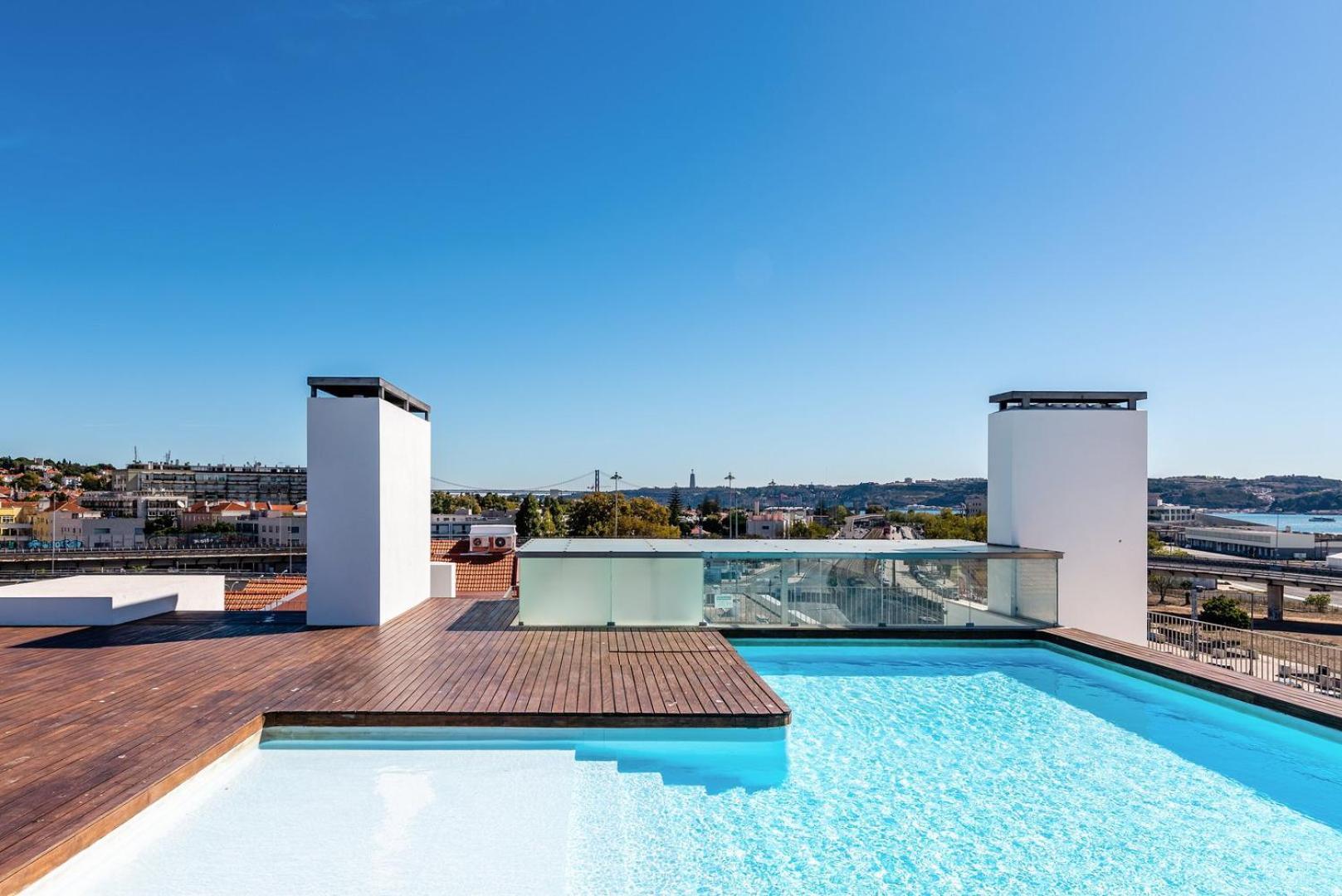 Guestready - Alges Apt With Stunning Rooftop Pool Algés Exterior foto