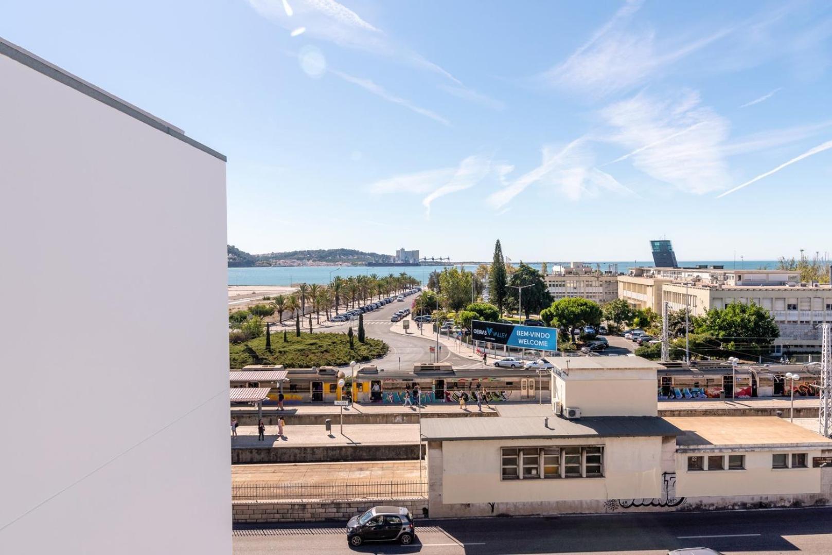 Guestready - Alges Apt With Stunning Rooftop Pool Algés Exterior foto