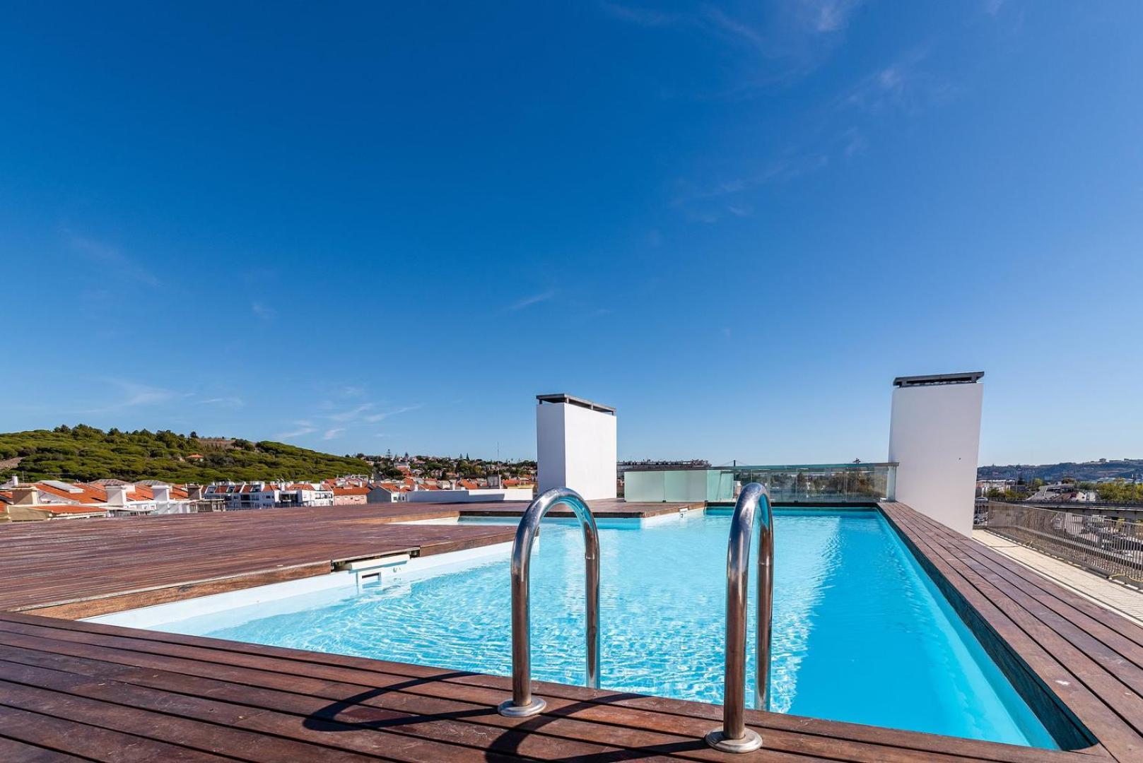 Guestready - Alges Apt With Stunning Rooftop Pool Algés Exterior foto